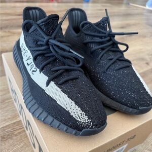 Adidas YEEZY BOOST 360 size 10.5 black/white